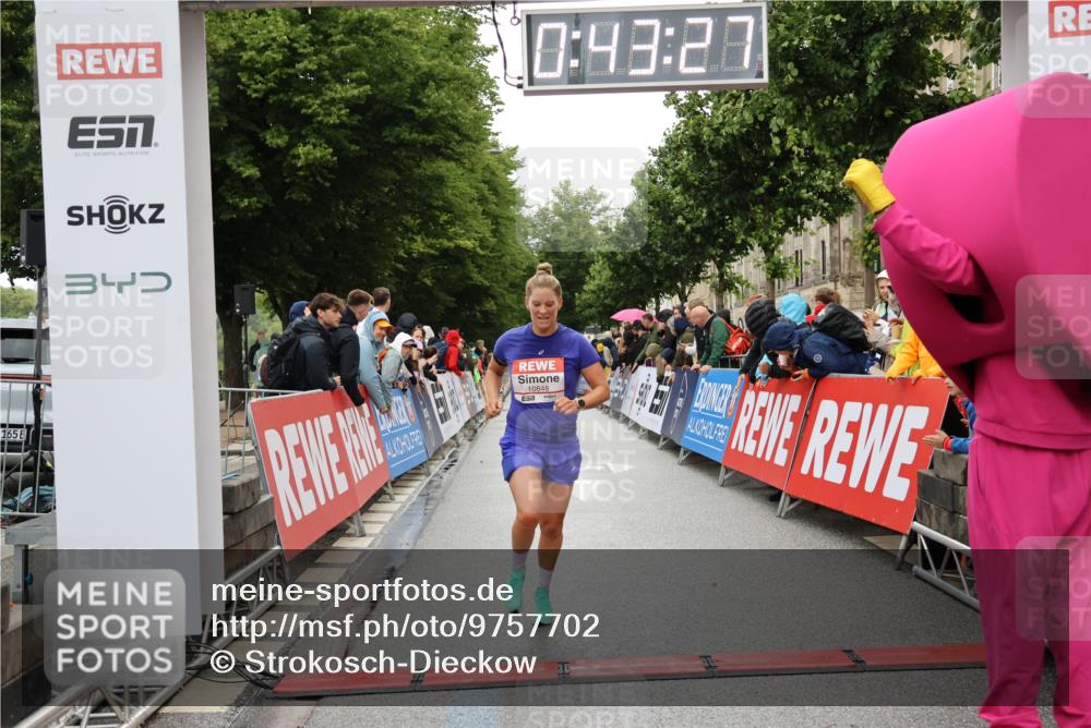 14.06.2026 - REWE Women's Run Strokosch-Dieckow http://msf.ph/oto/9757702 14.06.2026 09:43:49 Ziel 10848, 11508 meine-sportfotos.de