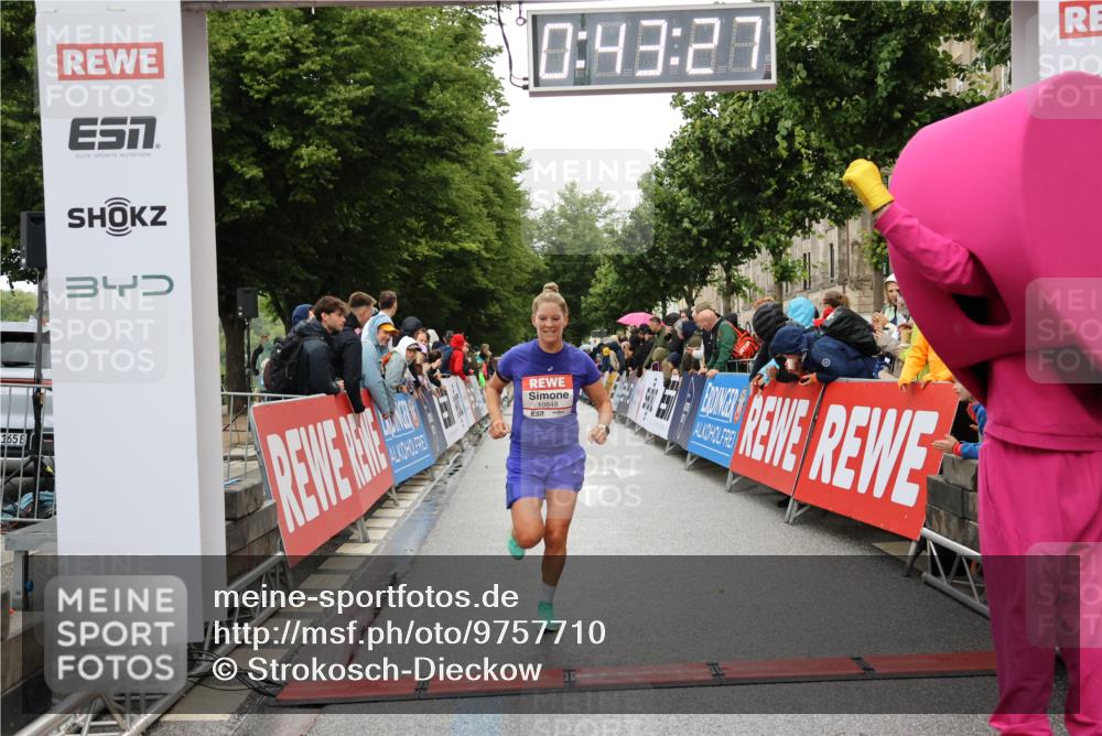 14.06.2026 - REWE Women's Run Strokosch-Dieckow http://msf.ph/oto/9757710 14.06.2026 09:43:49 Ziel 10848, 11508 meine-sportfotos.de