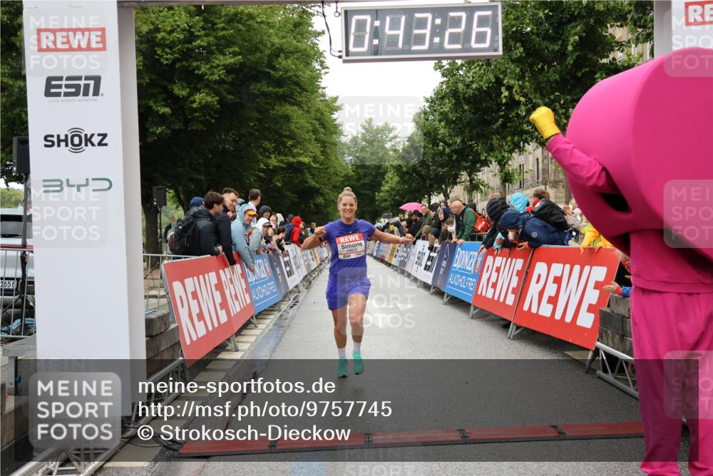 14.06.2026 - REWE Women's Run Strokosch-Dieckow http://msf.ph/oto/9757745 14.06.2026 09:43:49 Ziel 10848, 11508 meine-sportfotos.de