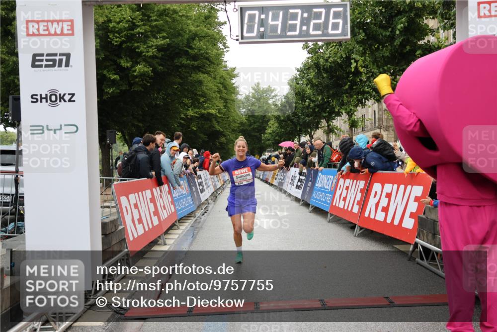 14.06.2026 - REWE Women's Run Strokosch-Dieckow http://msf.ph/oto/9757755 14.06.2026 09:43:49 Ziel 10848, 11508 meine-sportfotos.de