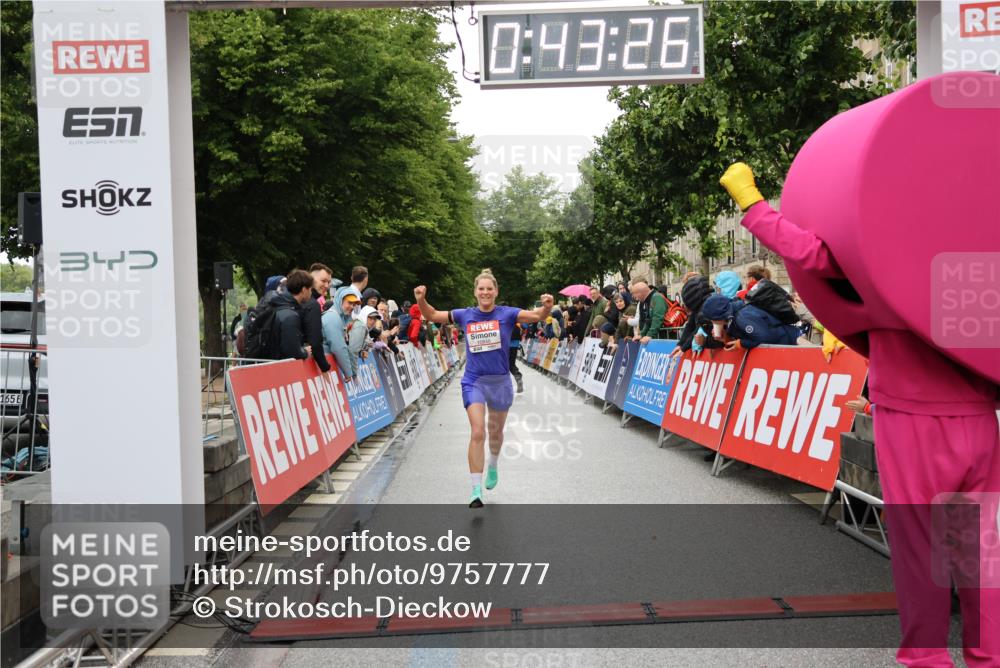 14.06.2026 - REWE Women's Run Strokosch-Dieckow http://msf.ph/oto/9757777 14.06.2026 09:43:49 Ziel 10848, 11508 meine-sportfotos.de