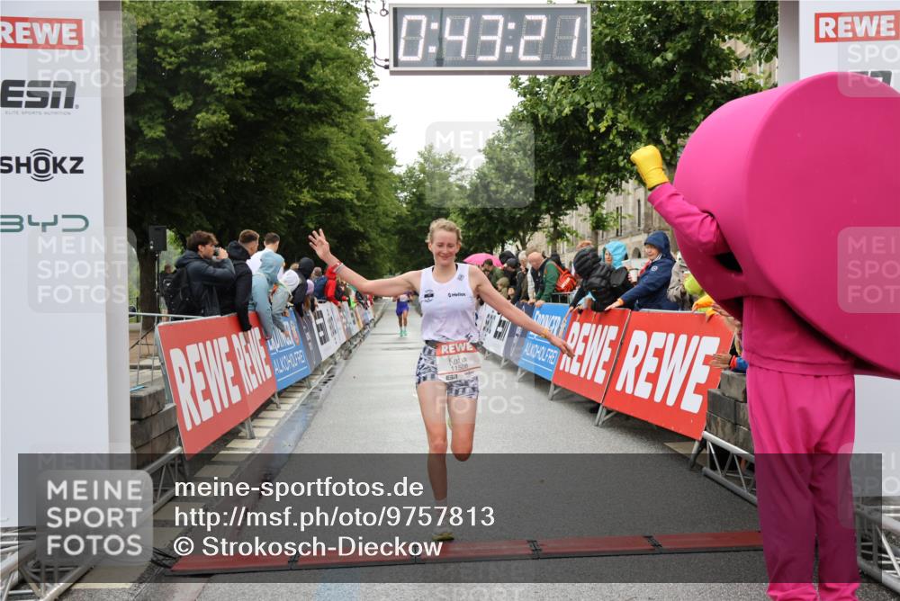 14.06.2026 - REWE Women's Run Strokosch-Dieckow http://msf.ph/oto/9757813 14.06.2026 09:43:43 Ziel 10402, 11508 meine-sportfotos.de