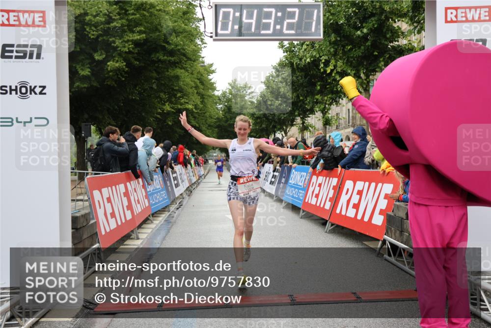 14.06.2026 - REWE Women's Run Strokosch-Dieckow http://msf.ph/oto/9757830 14.06.2026 09:43:43 Ziel 10402, 11508 meine-sportfotos.de