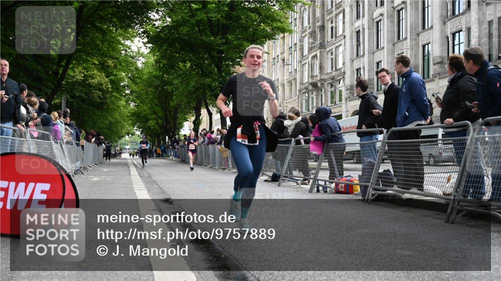 14.06.2026 - REWE Women's Run J. Mangold http://msf.ph/oto/9757889 14.06.2026 10:57:25 Ziel 5381, 5394, 5396, 5778, 5905 meine-sportfotos.de