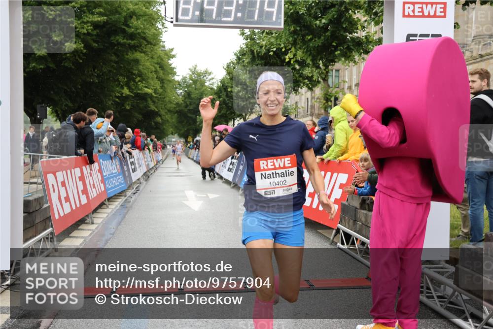 14.06.2026 - REWE Women's Run Strokosch-Dieckow http://msf.ph/oto/9757904 14.06.2026 09:43:36 Ziel 10402 meine-sportfotos.de