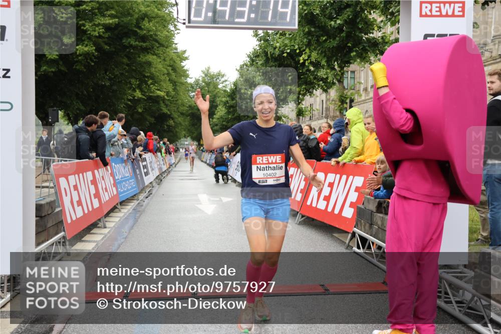 14.06.2026 - REWE Women's Run Strokosch-Dieckow http://msf.ph/oto/9757927 14.06.2026 09:43:36 Ziel 10402 meine-sportfotos.de