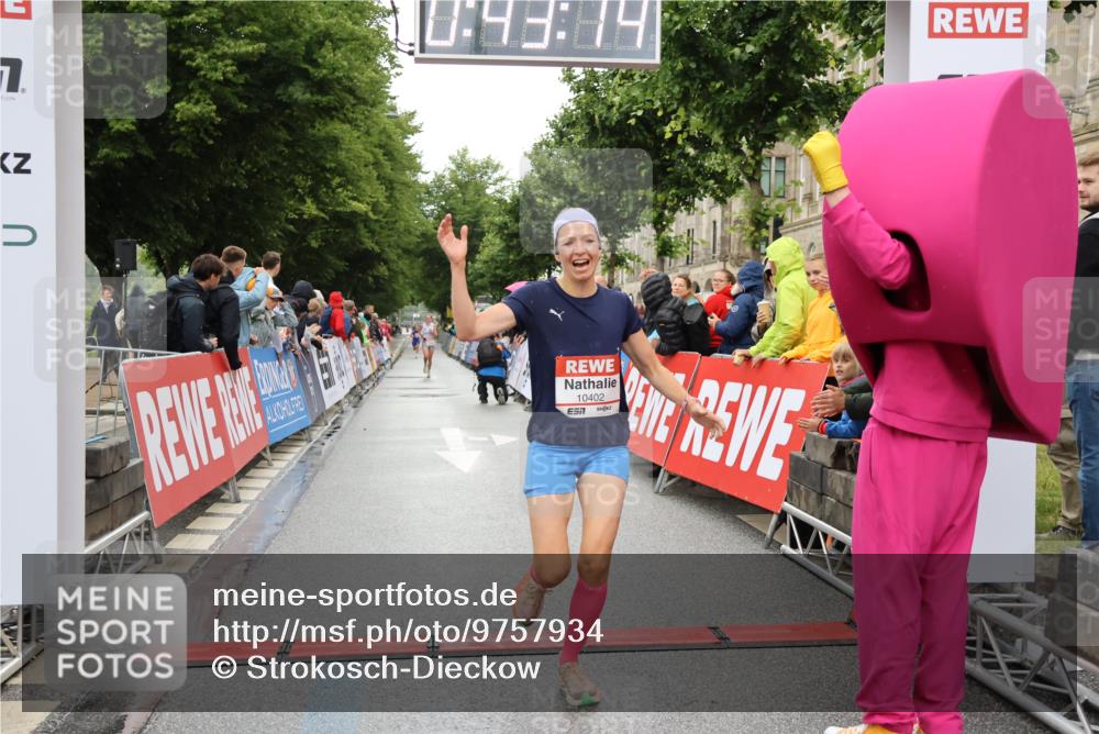 14.06.2026 - REWE Women's Run Strokosch-Dieckow http://msf.ph/oto/9757934 14.06.2026 09:43:36 Ziel 10402 meine-sportfotos.de