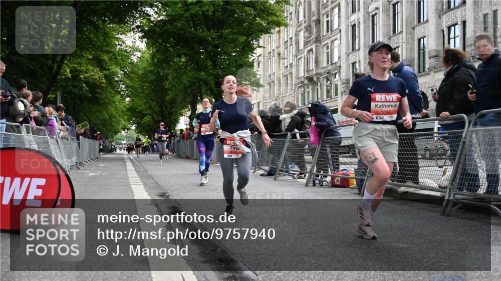 14.06.2026 - REWE Women's Run J. Mangold http://msf.ph/oto/9757940 14.06.2026 10:57:45 Ziel 5047, 5132, 5581, 5686, 5729 meine-sportfotos.de