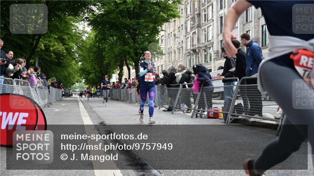 14.06.2026 - REWE Women's Run J. Mangold http://msf.ph/oto/9757949 14.06.2026 10:57:46 Ziel 5047, 5132, 5581, 5686, 5729 meine-sportfotos.de