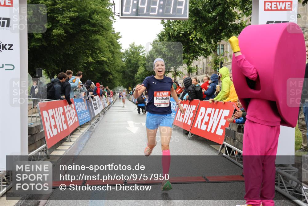14.06.2026 - REWE Women's Run Strokosch-Dieckow http://msf.ph/oto/9757950 14.06.2026 09:43:36 Ziel 10402 meine-sportfotos.de
