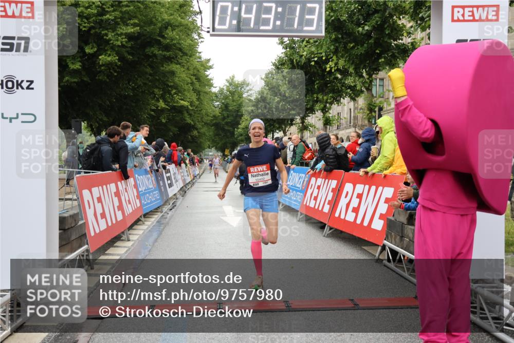14.06.2026 - REWE Women's Run Strokosch-Dieckow http://msf.ph/oto/9757980 14.06.2026 09:43:36 Ziel 10402 meine-sportfotos.de