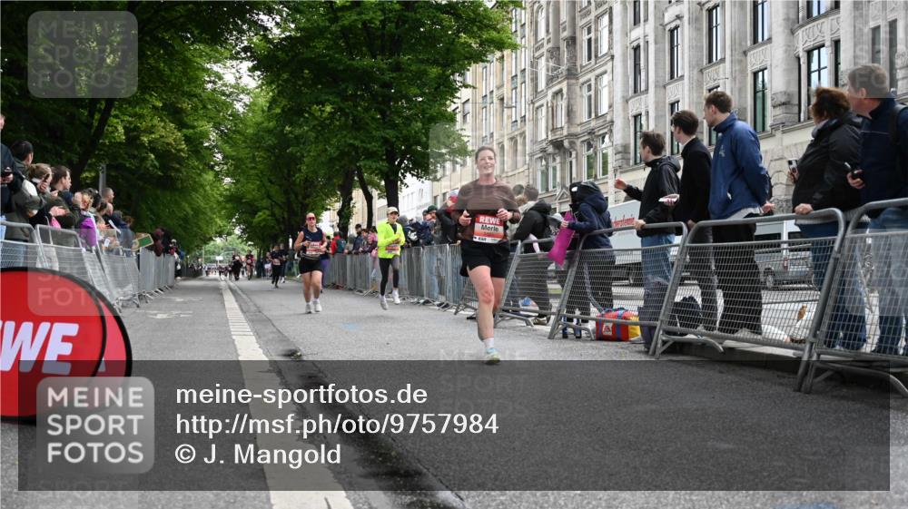 14.06.2026 - REWE Women's Run J. Mangold http://msf.ph/oto/9757984 14.06.2026 10:57:52 Ziel 5505, 5604, 5661, 5686, 5729 meine-sportfotos.de