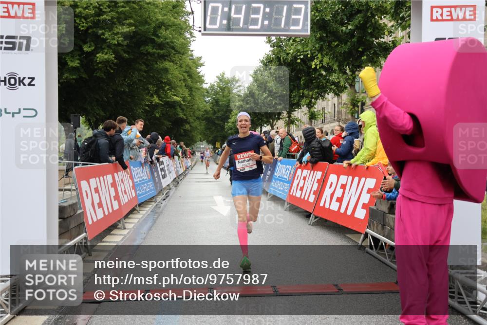 14.06.2026 - REWE Women's Run Strokosch-Dieckow http://msf.ph/oto/9757987 14.06.2026 09:43:36 Ziel 10402 meine-sportfotos.de