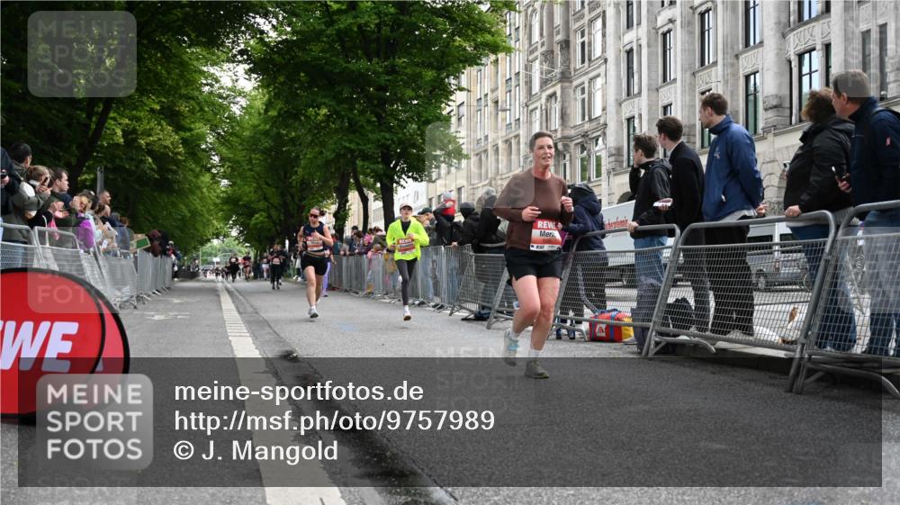 14.06.2026 - REWE Women's Run J. Mangold http://msf.ph/oto/9757989 14.06.2026 10:57:52 Ziel 5505, 5604, 5661, 5686, 5729 meine-sportfotos.de
