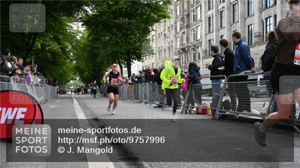 14.06.2026 - REWE Women's Run J. Mangold http://msf.ph/oto/9757996 14.06.2026 10:57:54 Ziel 5113, 5505, 5604, 5661, 5686 meine-sportfotos.de