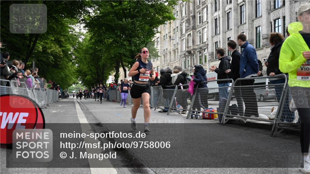 14.06.2026 - REWE Women's Run J. Mangold http://msf.ph/oto/9758006 14.06.2026 10:57:55 Ziel 5113, 5505, 5604, 5661 meine-sportfotos.de