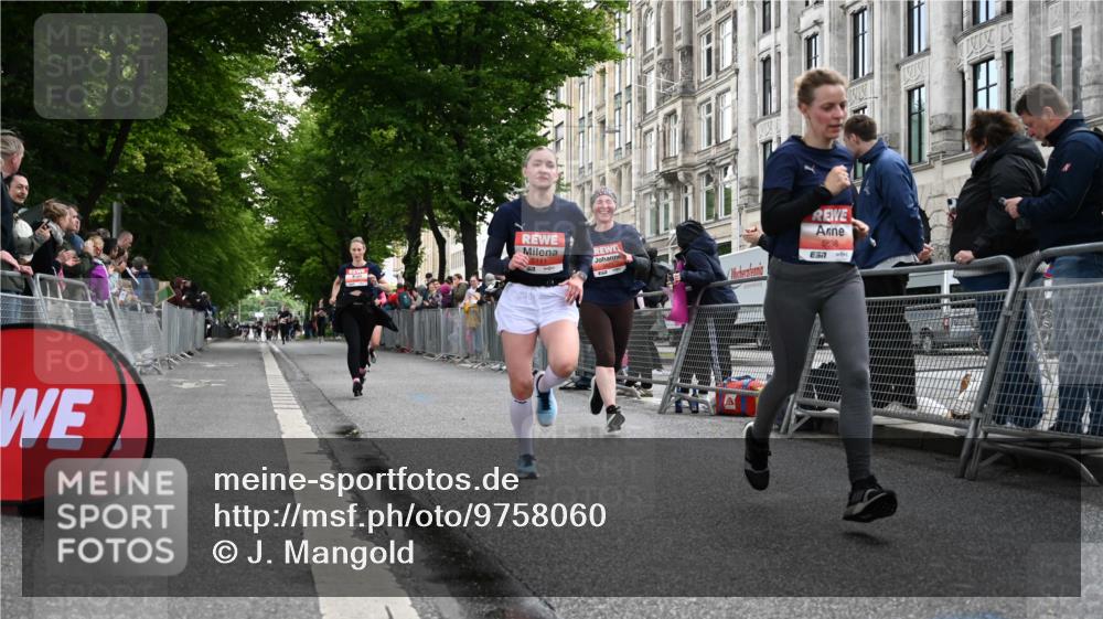 14.06.2026 - REWE Women's Run J. Mangold http://msf.ph/oto/9758060 14.06.2026 10:58:07 Ziel 5107, 5111, 5303, 5320, 5871, 5898 meine-sportfotos.de