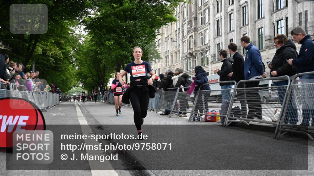 14.06.2026 - REWE Women's Run J. Mangold http://msf.ph/oto/9758071 14.06.2026 10:58:09 Ziel 5107, 5111, 5303, 5320, 5871, 5898 meine-sportfotos.de