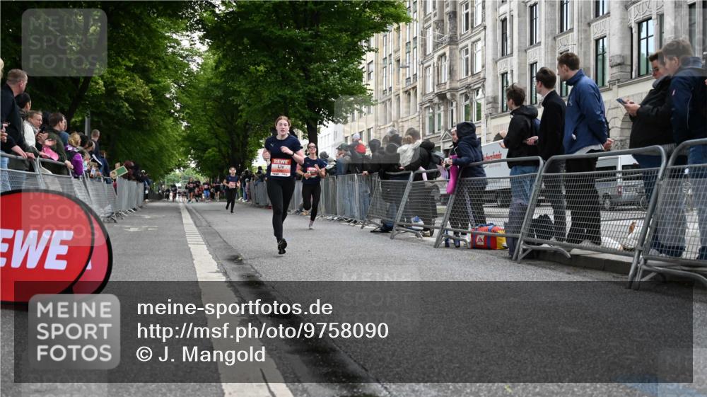 14.06.2026 - REWE Women's Run J. Mangold http://msf.ph/oto/9758090 14.06.2026 10:58:18 Ziel 5086, 5980 meine-sportfotos.de