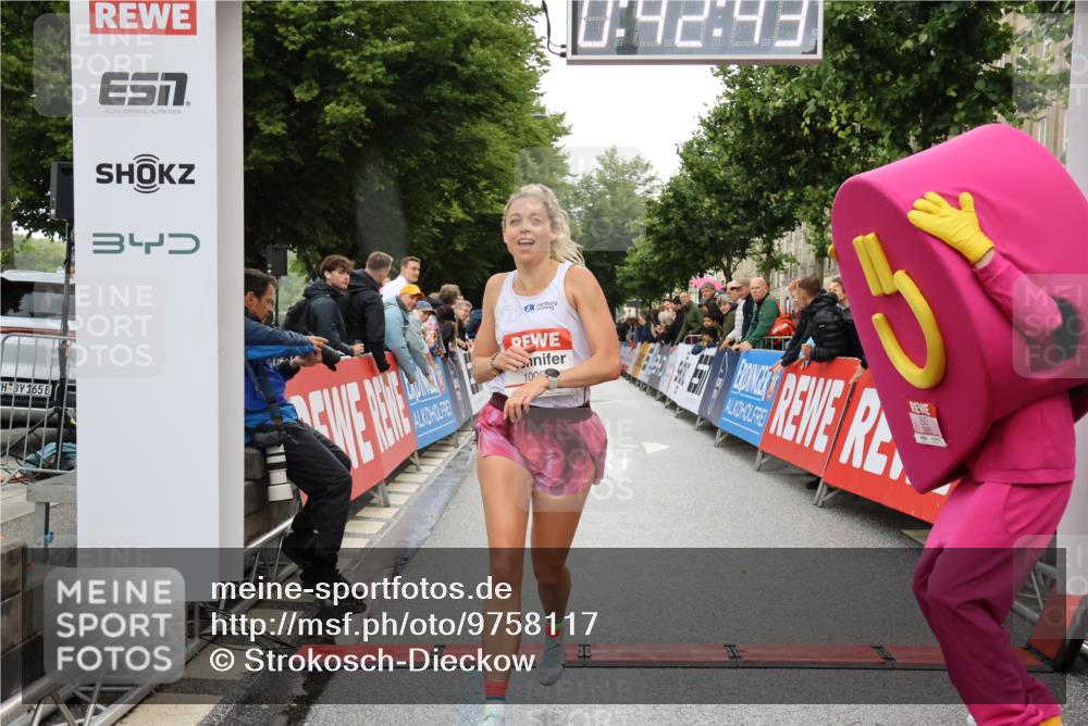 14.06.2026 - REWE Women's Run Strokosch-Dieckow http://msf.ph/oto/9758117 14.06.2026 09:43:06 Ziel 10080, 10992 meine-sportfotos.de