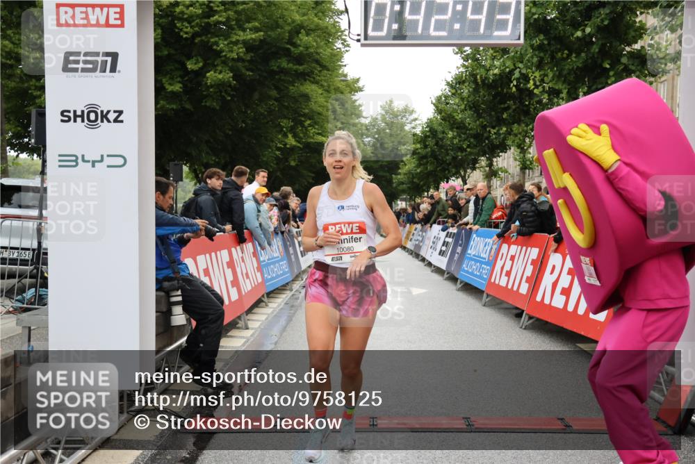 14.06.2026 - REWE Women's Run Strokosch-Dieckow http://msf.ph/oto/9758125 14.06.2026 09:43:06 Ziel 10080, 10992 meine-sportfotos.de