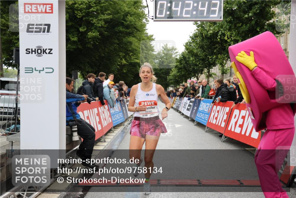 14.06.2026 - REWE Women's Run Strokosch-Dieckow http://msf.ph/oto/9758134 14.06.2026 09:43:06 Ziel 10080, 10992 meine-sportfotos.de