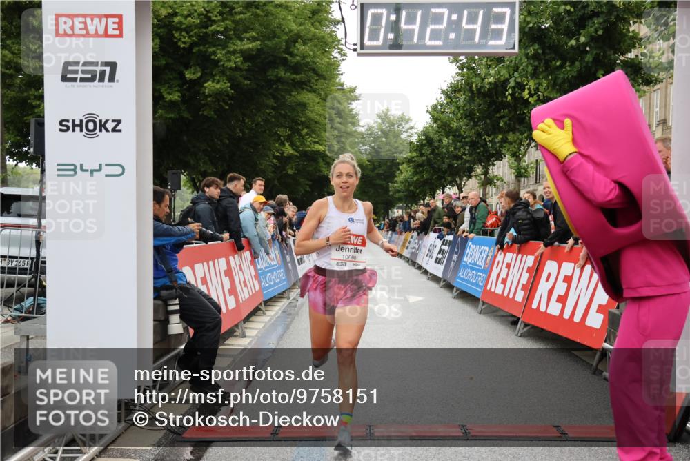 14.06.2026 - REWE Women's Run Strokosch-Dieckow http://msf.ph/oto/9758151 14.06.2026 09:43:05 Ziel 10080, 10992 meine-sportfotos.de