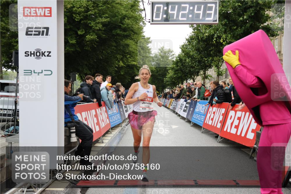 14.06.2026 - REWE Women's Run Strokosch-Dieckow http://msf.ph/oto/9758160 14.06.2026 09:43:05 Ziel 10080, 10992 meine-sportfotos.de