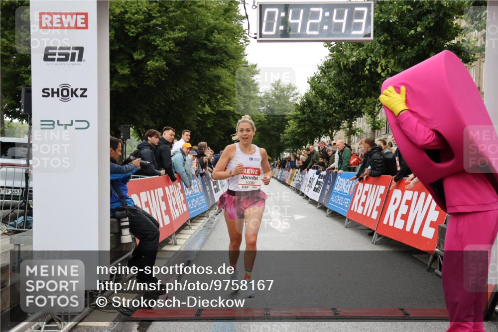 14.06.2026 - REWE Women's Run Strokosch-Dieckow http://msf.ph/oto/9758167 14.06.2026 09:43:05 Ziel 10080, 10992 meine-sportfotos.de