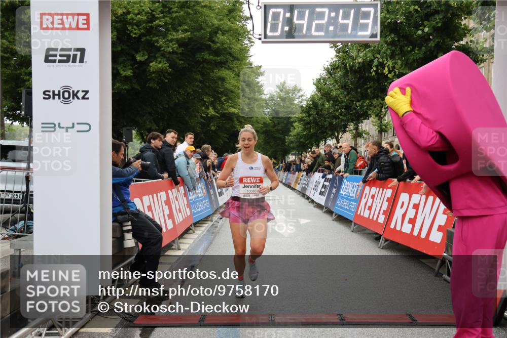 14.06.2026 - REWE Women's Run Strokosch-Dieckow http://msf.ph/oto/9758170 14.06.2026 09:43:05 Ziel 10080, 10992 meine-sportfotos.de