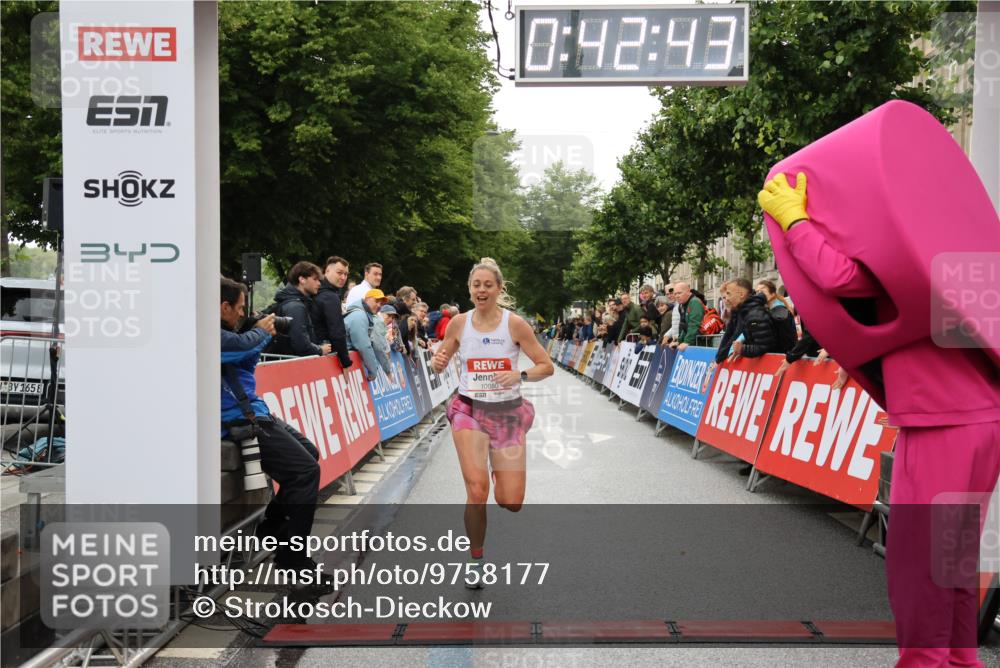 14.06.2026 - REWE Women's Run Strokosch-Dieckow http://msf.ph/oto/9758177 14.06.2026 09:43:05 Ziel 10080, 10992 meine-sportfotos.de