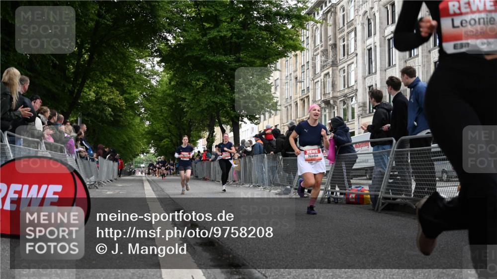 14.06.2026 - REWE Women's Run J. Mangold http://msf.ph/oto/9758208 14.06.2026 10:58:45 Ziel 5142, 5144, 5376, 5595, 5675, 5703, 5986 meine-sportfotos.de