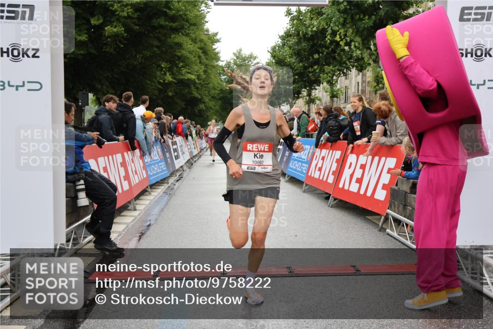 14.06.2026 - REWE Women's Run Strokosch-Dieckow http://msf.ph/oto/9758222 14.06.2026 09:43:02 Ziel 10080, 10992 meine-sportfotos.de