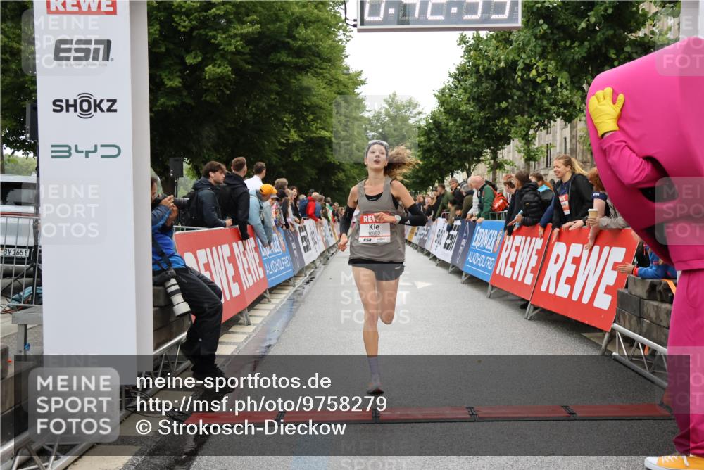14.06.2026 - REWE Women's Run Strokosch-Dieckow http://msf.ph/oto/9758279 14.06.2026 09:43:01 Ziel 10080, 10992 meine-sportfotos.de