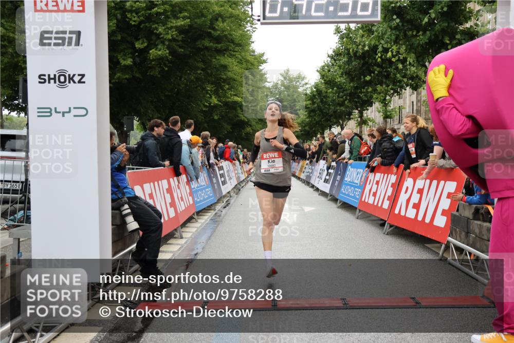 14.06.2026 - REWE Women's Run Strokosch-Dieckow http://msf.ph/oto/9758288 14.06.2026 09:43:01 Ziel 10080, 10992 meine-sportfotos.de