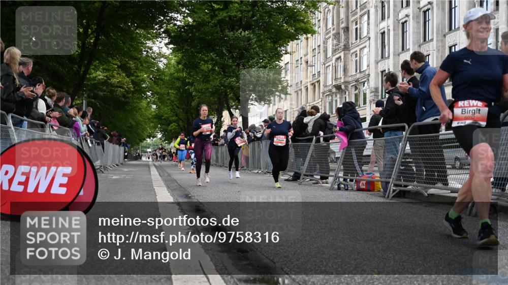 14.06.2026 - REWE Women's Run J. Mangold http://msf.ph/oto/9758316 14.06.2026 10:59:11 Ziel 5032, 5404, 5409, 5590, 5701 meine-sportfotos.de