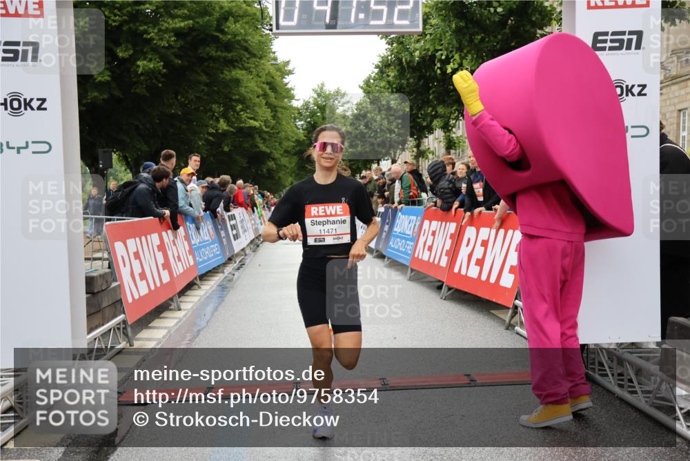 14.06.2026 - REWE Women's Run Strokosch-Dieckow http://msf.ph/oto/9758354 14.06.2026 09:42:14 Ziel 11471 meine-sportfotos.de