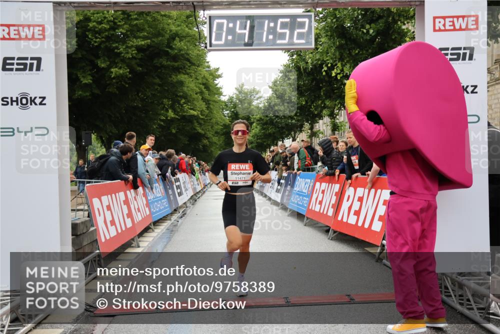 14.06.2026 - REWE Women's Run Strokosch-Dieckow http://msf.ph/oto/9758389 14.06.2026 09:42:14 Ziel 11471 meine-sportfotos.de