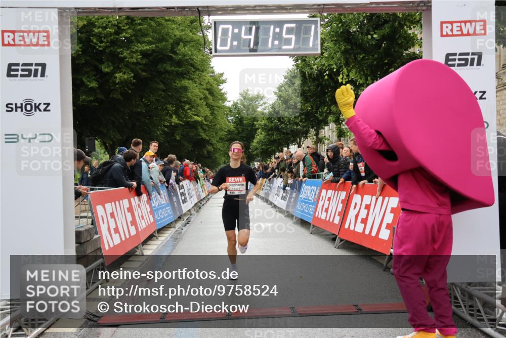 14.06.2026 - REWE Women's Run Strokosch-Dieckow http://msf.ph/oto/9758524 14.06.2026 09:42:14 Ziel 11471 meine-sportfotos.de