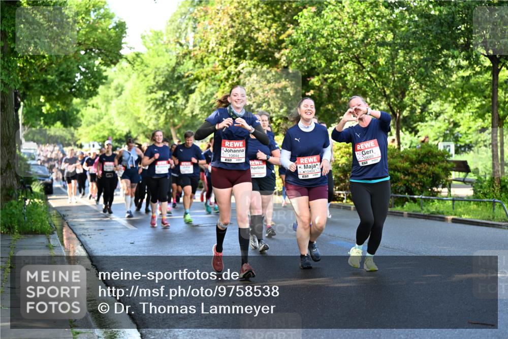 14.06.2026 - REWE Women's Run Dr. Thomas Lammeyer http://msf.ph/oto/9758538 14.06.2026 09:22:47 Laufen 10644, 7, 4, 10404, 10689, 57 meine-sportfotos.de