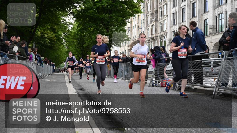 14.06.2026 - REWE Women's Run J. Mangold http://msf.ph/oto/9758563 14.06.2026 10:59:47 Ziel 5101, 5274, 5286, 5340, 5526, 5801, 5821, 5892, 6034, 6035 meine-sportfotos.de