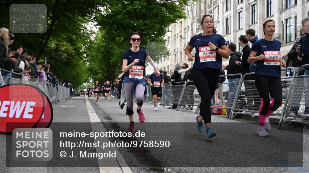 14.06.2026 - REWE Women's Run J. Mangold http://msf.ph/oto/9758590 14.06.2026 10:59:50 Ziel 5101, 5274, 5284, 5286, 5340, 5526, 5792, 5801, 5821, 5892, 5930, 6034, 6035 meine-sportfotos.de