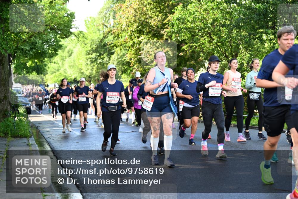 14.06.2026 - REWE Women's Run Dr. Thomas Lammeyer http://msf.ph/oto/9758619 14.06.2026 09:22:53 Laufen 10445, 10498 meine-sportfotos.de