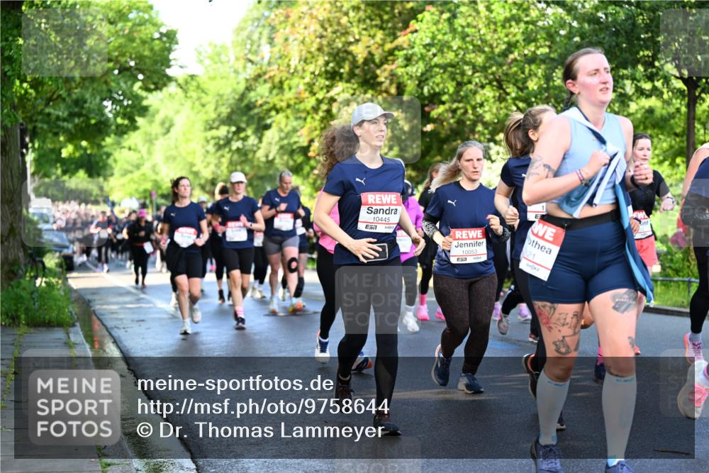 14.06.2026 - REWE Women's Run Dr. Thomas Lammeyer http://msf.ph/oto/9758644 14.06.2026 09:22:54 Laufen 10445, 57, 10053, 7, 821 meine-sportfotos.de