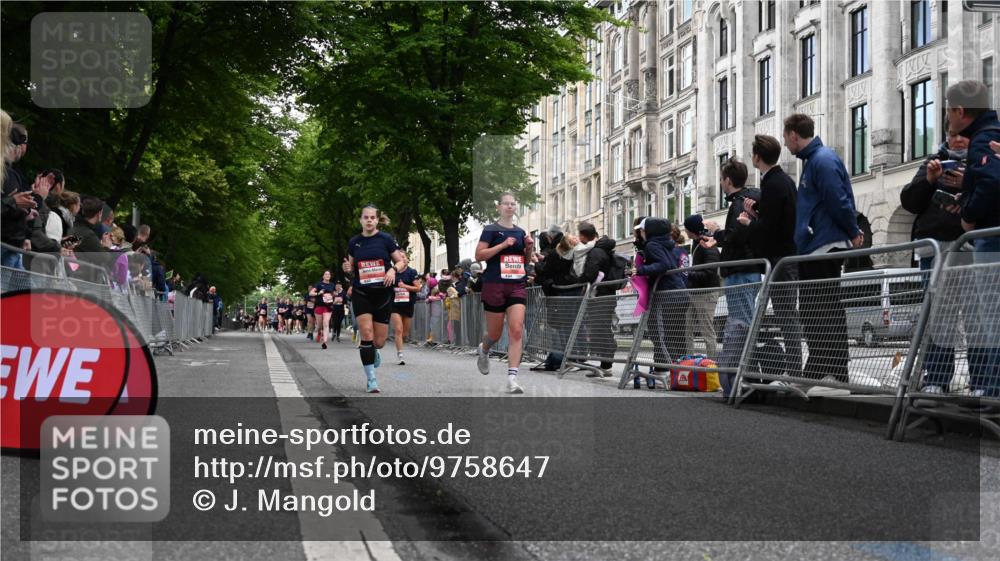 14.06.2026 - REWE Women's Run J. Mangold http://msf.ph/oto/9758647 14.06.2026 10:59:58 Ziel 5143, 5233, 5284, 5322, 5792, 5930, 5954 meine-sportfotos.de