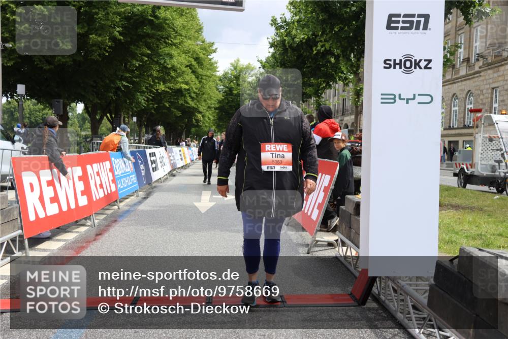 14.06.2026 - REWE Women's Run Strokosch-Dieckow http://msf.ph/oto/9758669 14.06.2026 11:22:10 Ziel 5353 meine-sportfotos.de