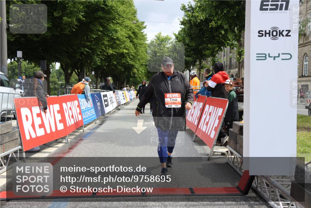 14.06.2026 - REWE Women's Run Strokosch-Dieckow http://msf.ph/oto/9758695 14.06.2026 11:22:10 Ziel 5353 meine-sportfotos.de
