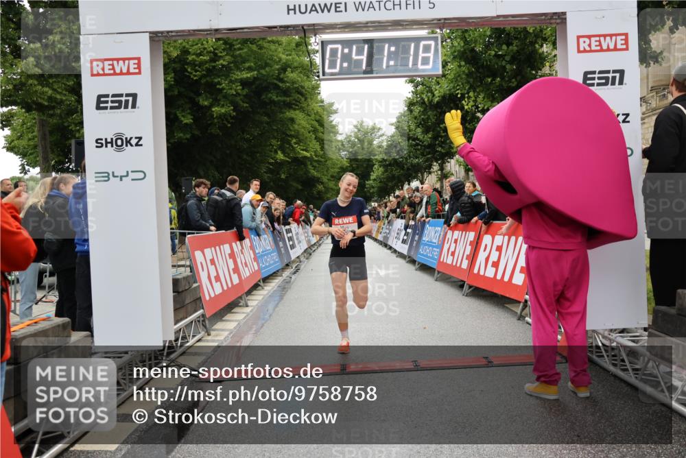 14.06.2026 - REWE Women's Run Strokosch-Dieckow http://msf.ph/oto/9758758 14.06.2026 09:41:41 Ziel 11507 meine-sportfotos.de