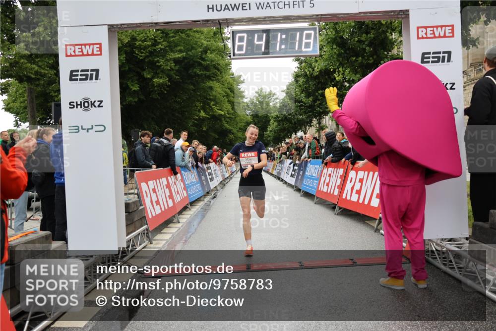 14.06.2026 - REWE Women's Run Strokosch-Dieckow http://msf.ph/oto/9758783 14.06.2026 09:41:41 Ziel 11507 meine-sportfotos.de