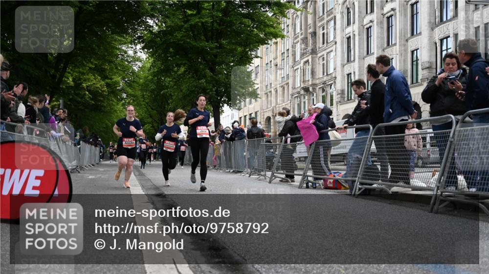 14.06.2026 - REWE Women's Run J. Mangold http://msf.ph/oto/9758792 14.06.2026 11:00:16 Ziel 5001, 5002, 5003, 5004, 5050, 5147, 5432, 5435, 5665, 5719, 5883 meine-sportfotos.de